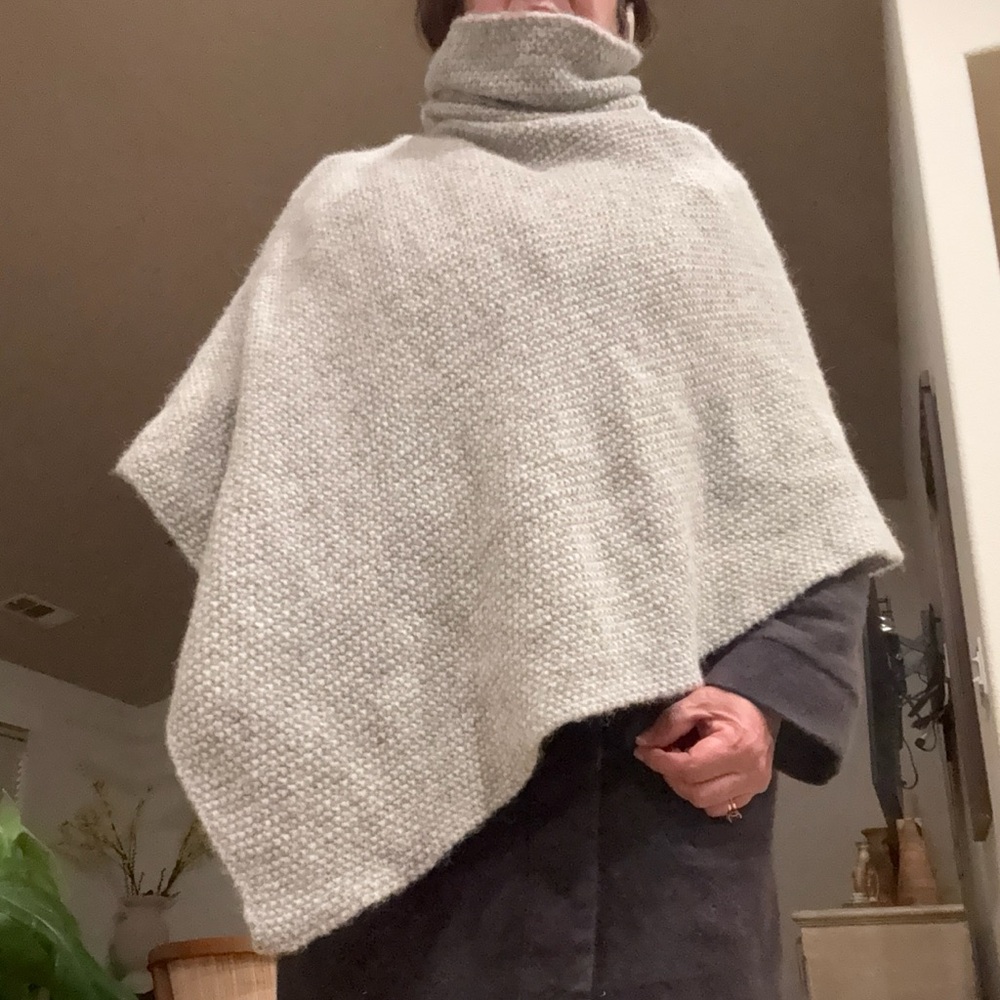 NWT Nili Lotan Light Gray Women's Poncho